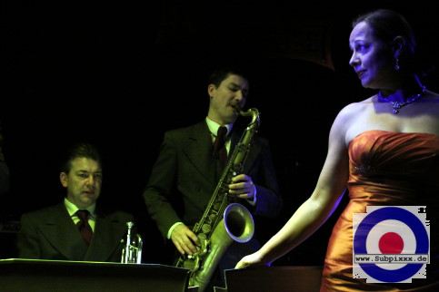 Bettina Labeau (D) with Andrej Hermlin and His Swing Dance Orchestra - McCormacks Ballroom, Leipzig (6).JPG